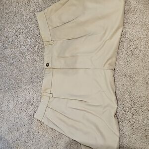 Izod Men's Khaki Shorts Size 38 EUC